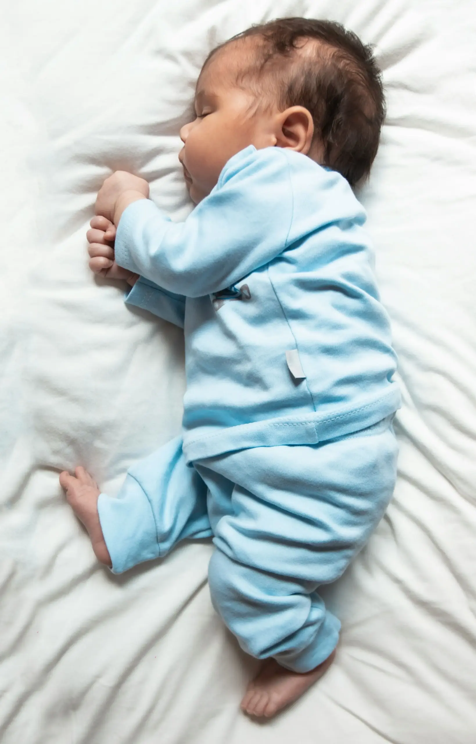 consulente del sonno uno due tre Nanna - Bambino che dorme con tutina azzurra